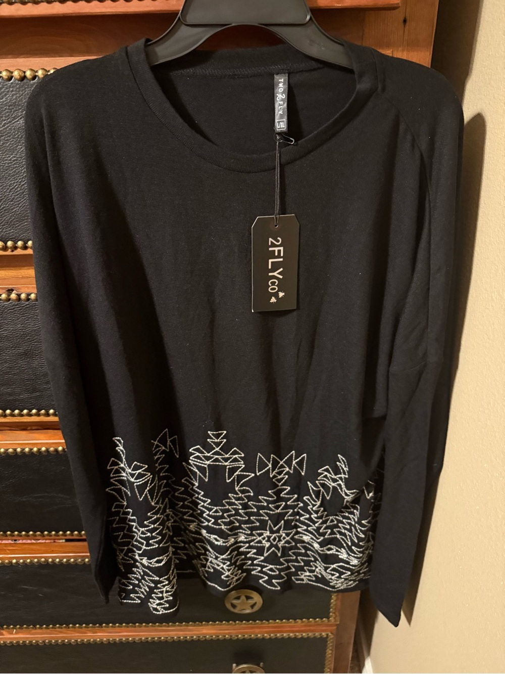 2FLYCo Black Long-Sleeve Top with White Geometric Hem Detail